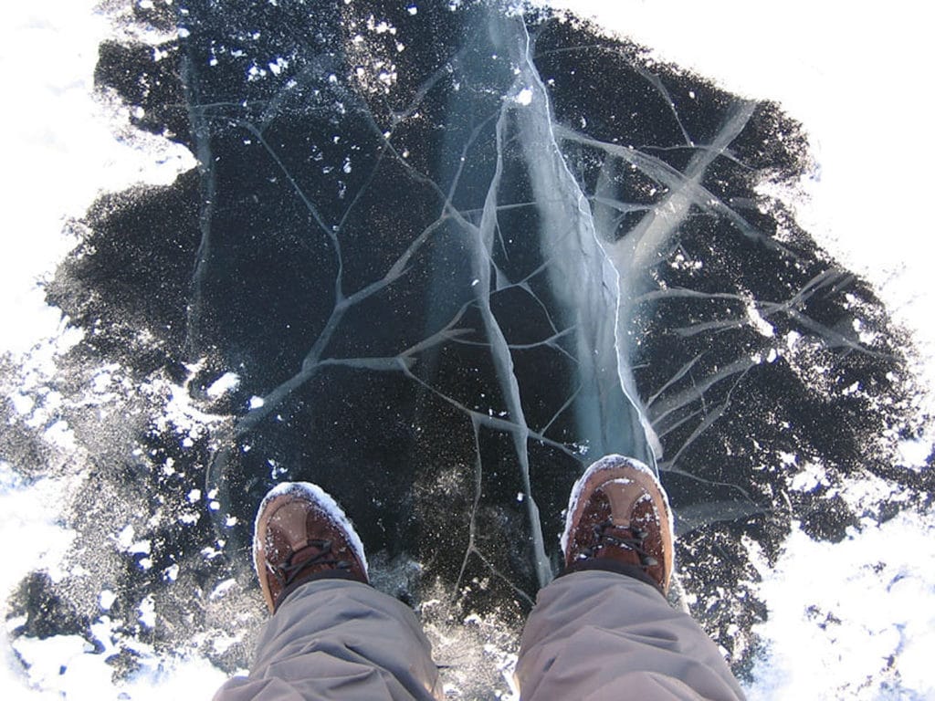 Как правильно ходить по льду.